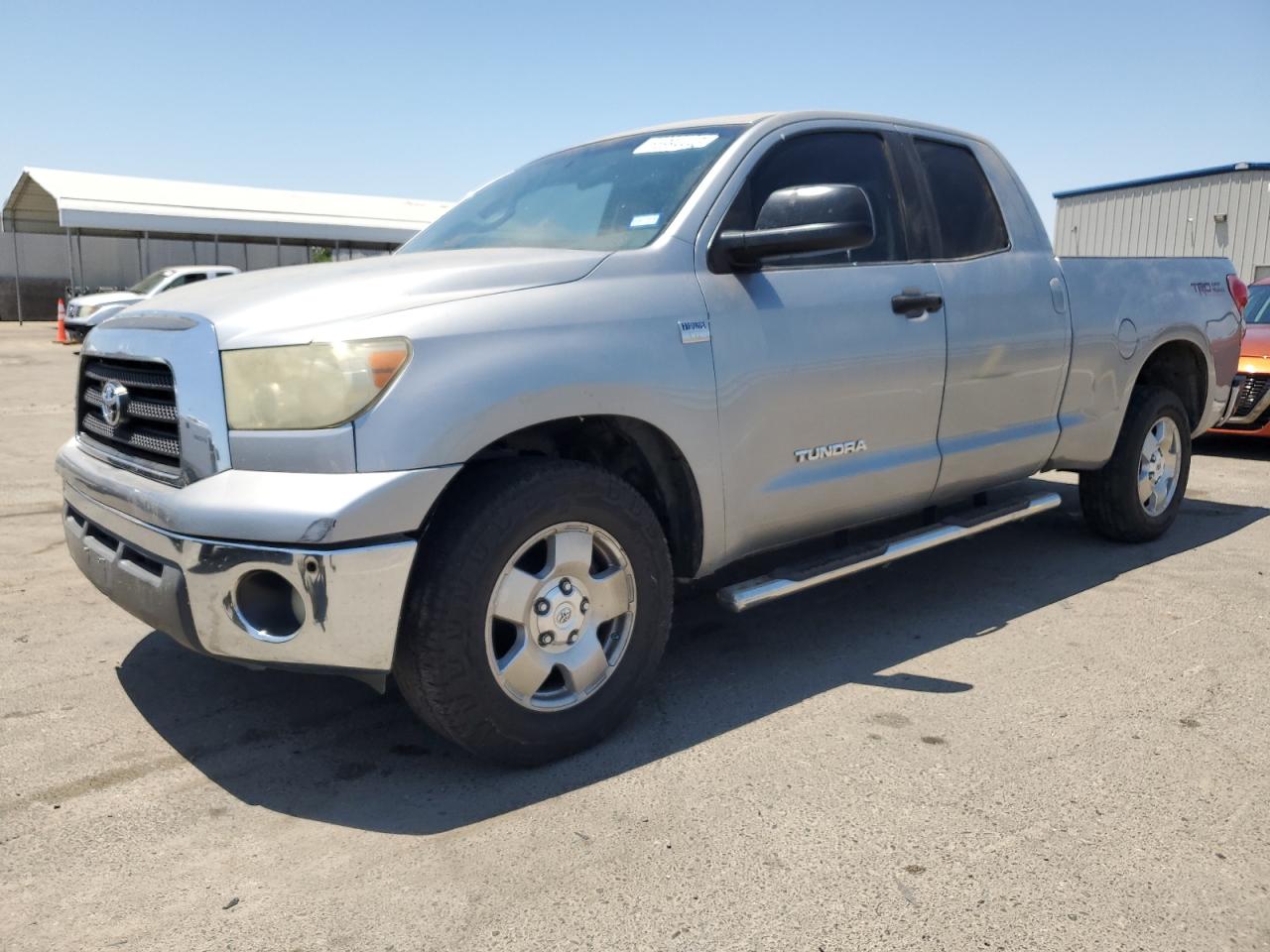 Toyota Tundra пикап с крышей