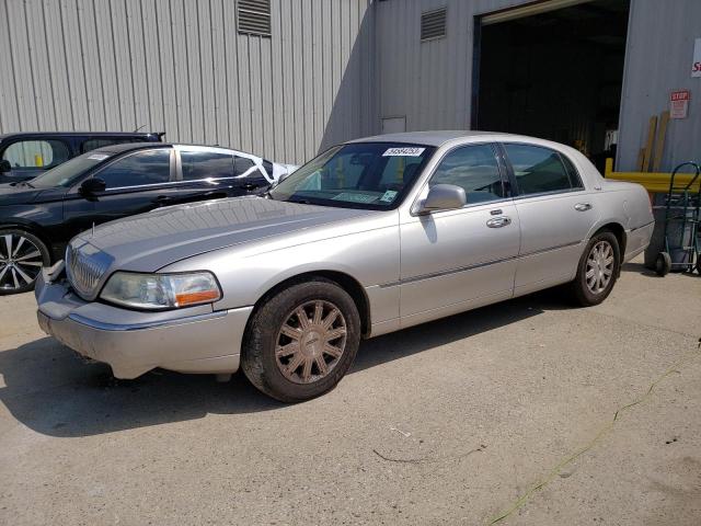 2010 Lincoln Town Car Signature Limited