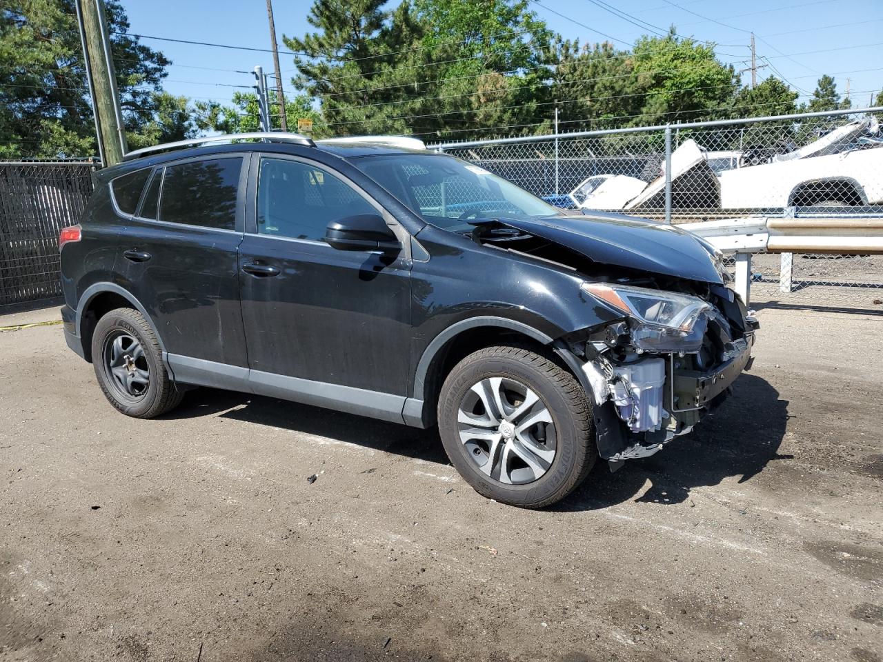 2T3ZFREV6HW328979 2017 Toyota Rav4 Le