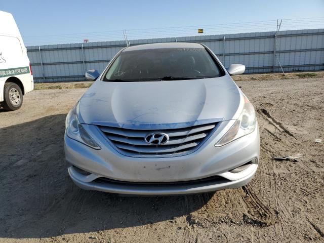 VIN: 5NPEB4AC1CH416145 Auction: COPART Lot: 57729603 Location: CA - BAKERSFIELD 5NPEB4AC1CH416145 HYUNDAI SONATA 2012 SILVER Photo 5