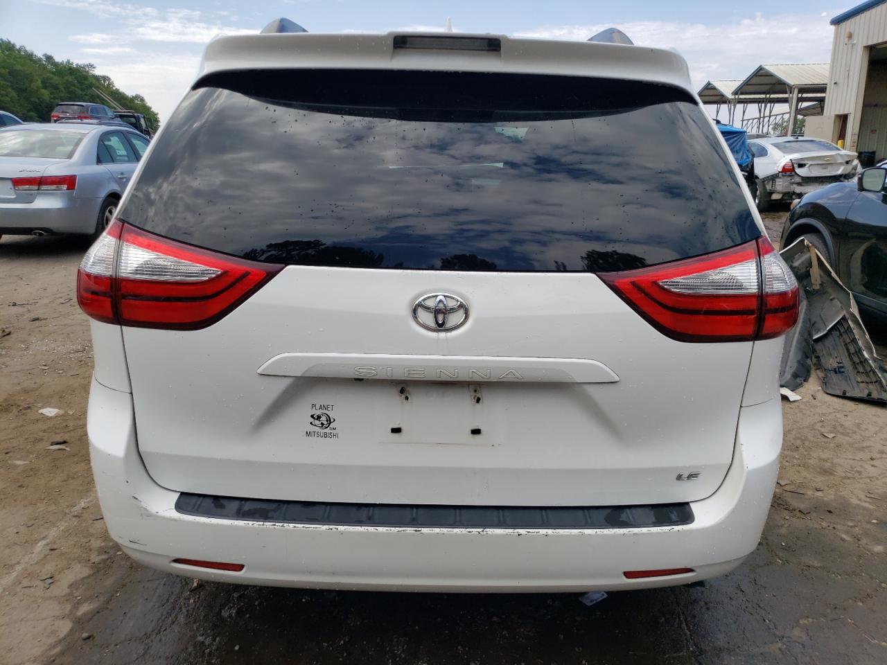 2018 Toyota Sienna Le vin: 5TDKZ3DC3JS905612