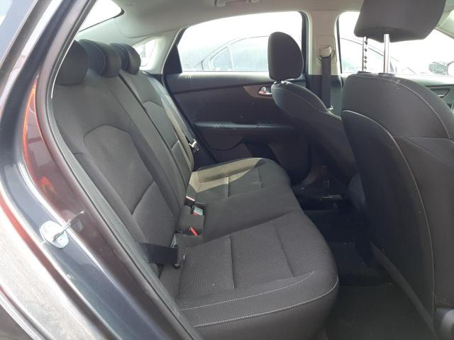 3KPF24AD2ME375902 KIA FORTE FE