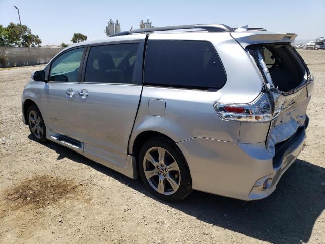 5TDXZ3DCXJS965943 2018 TOYOTA SIENNA, photo no. 2