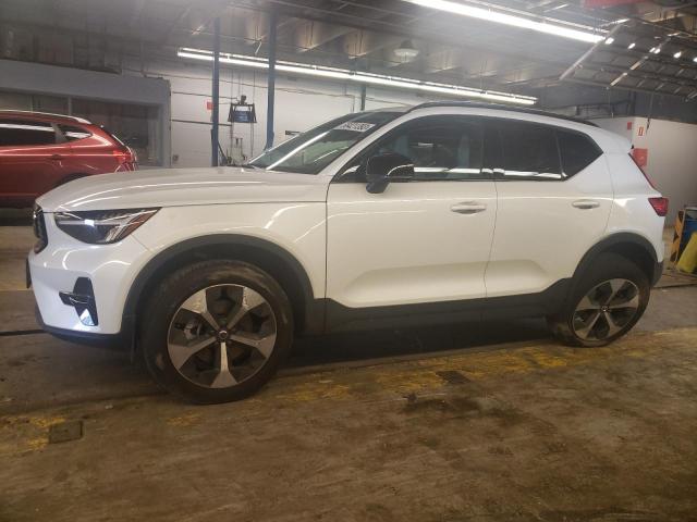 2023 Volvo XC40 