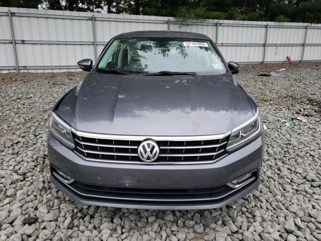  VOLKSWAGEN PASSAT 2017 Сірий