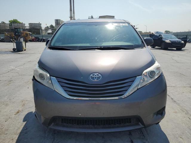 5TDKZ3DC5HS889908 Toyota SIENNA LE