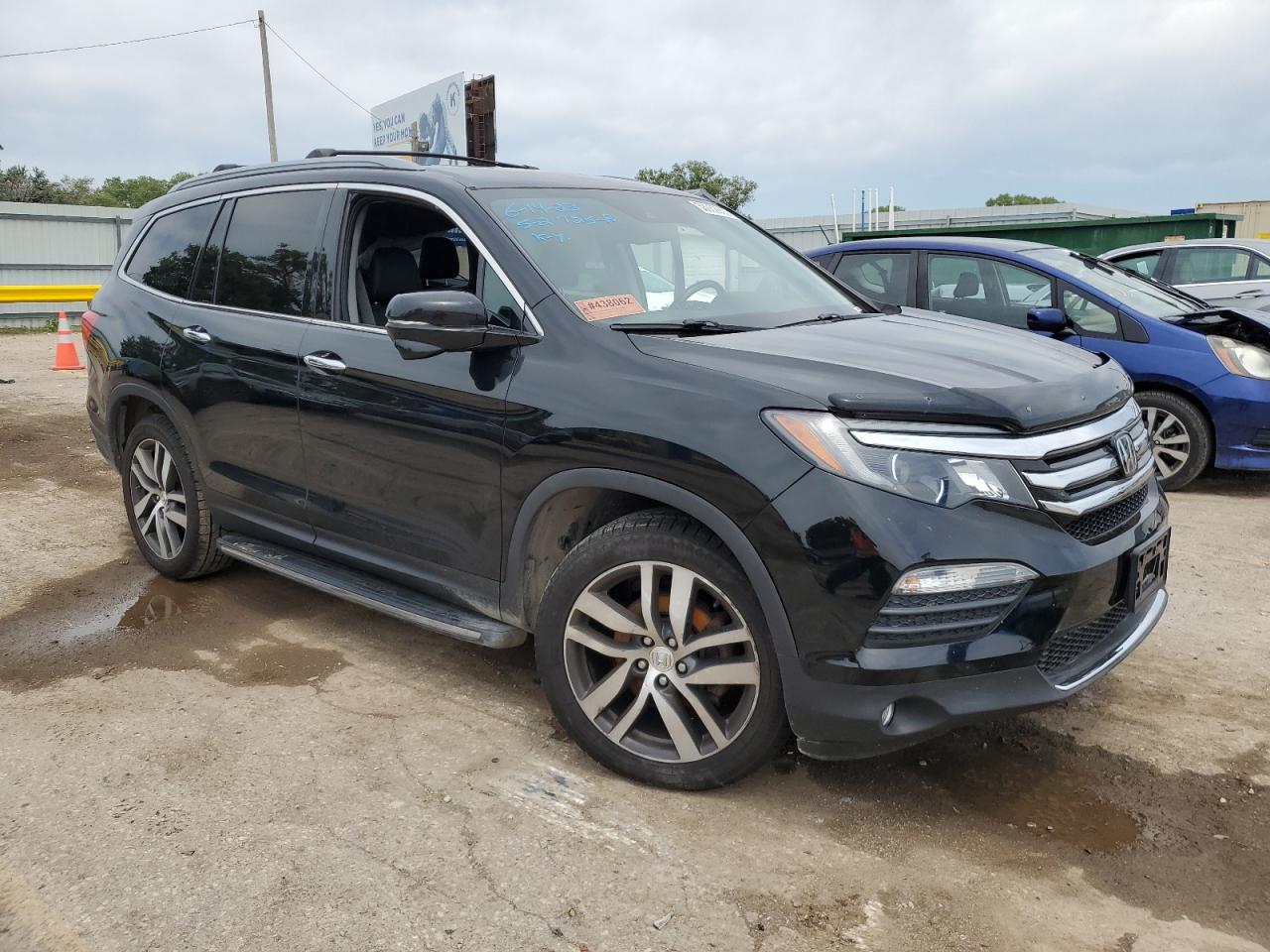 2017 Honda Pilot Touring vin: 5FNYF6H92HB097559