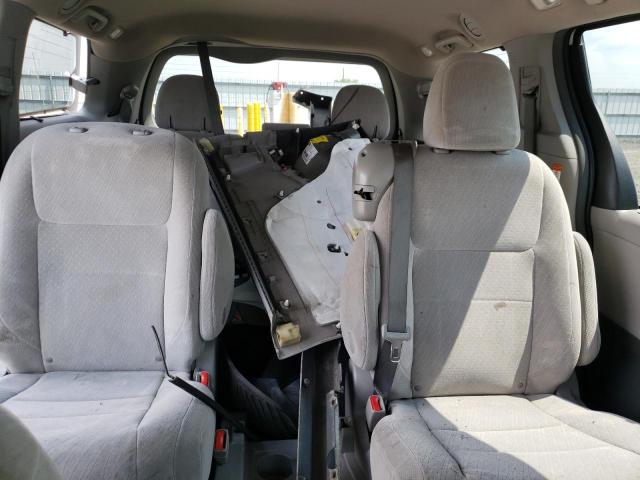 5TDKZ3DC8HS823546 Toyota SIENNA LE