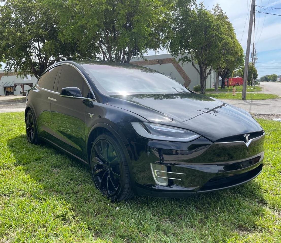Tesla Model X 2018 5YJXCBE27JF102880