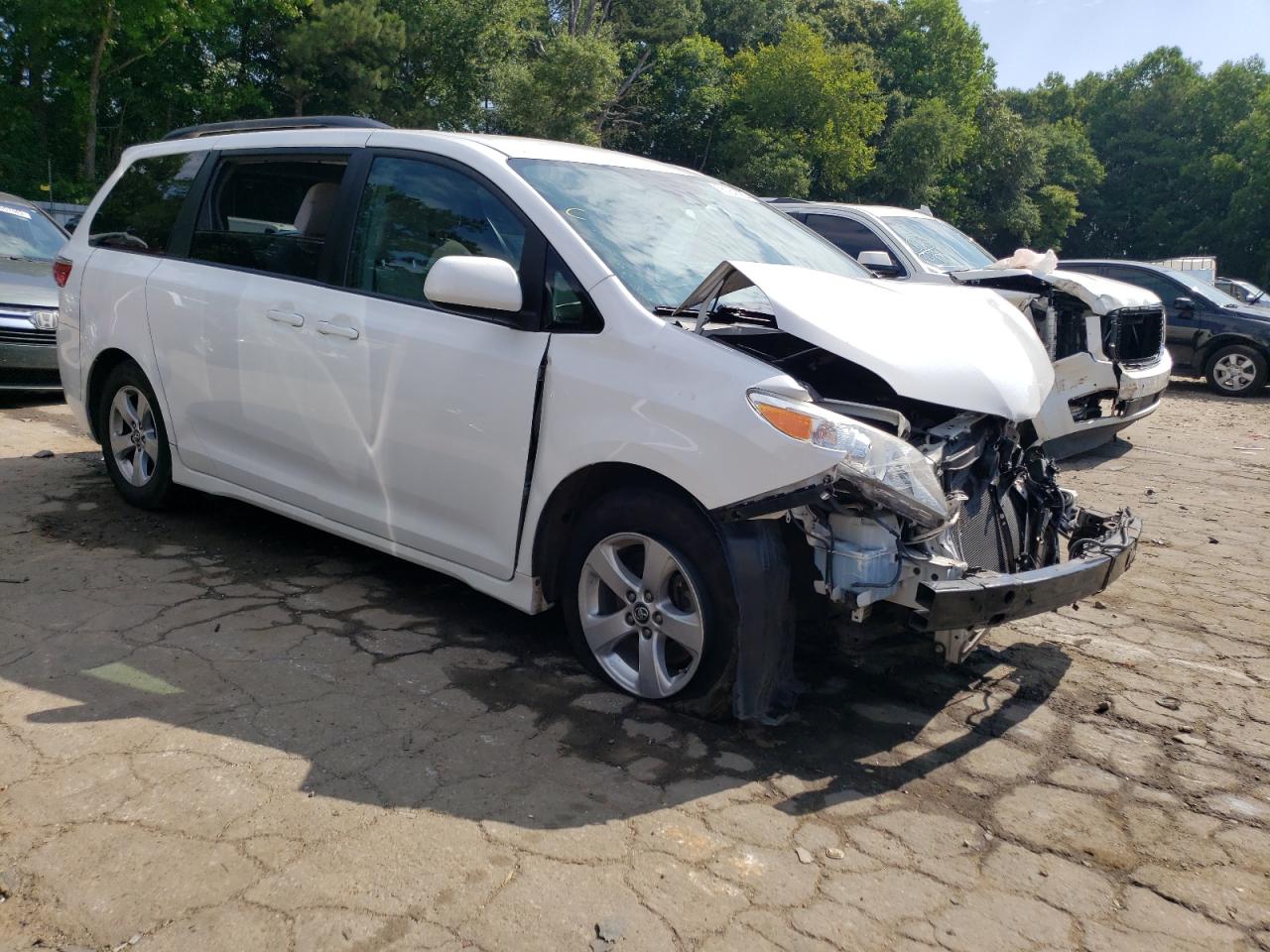 2018 Toyota Sienna Le vin: 5TDKZ3DC3JS905612