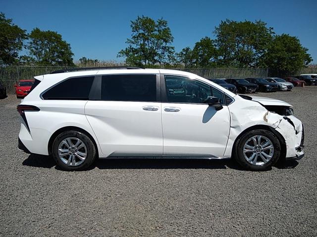 2022 TOYOTA SIENNA XSE - 5TDDSKFC4NS047089