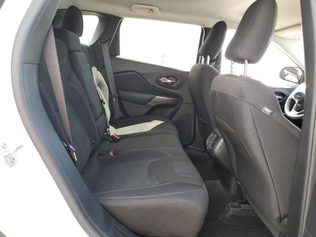 1C4PJLCB6KD215517 Jeep Cherokee Latitude