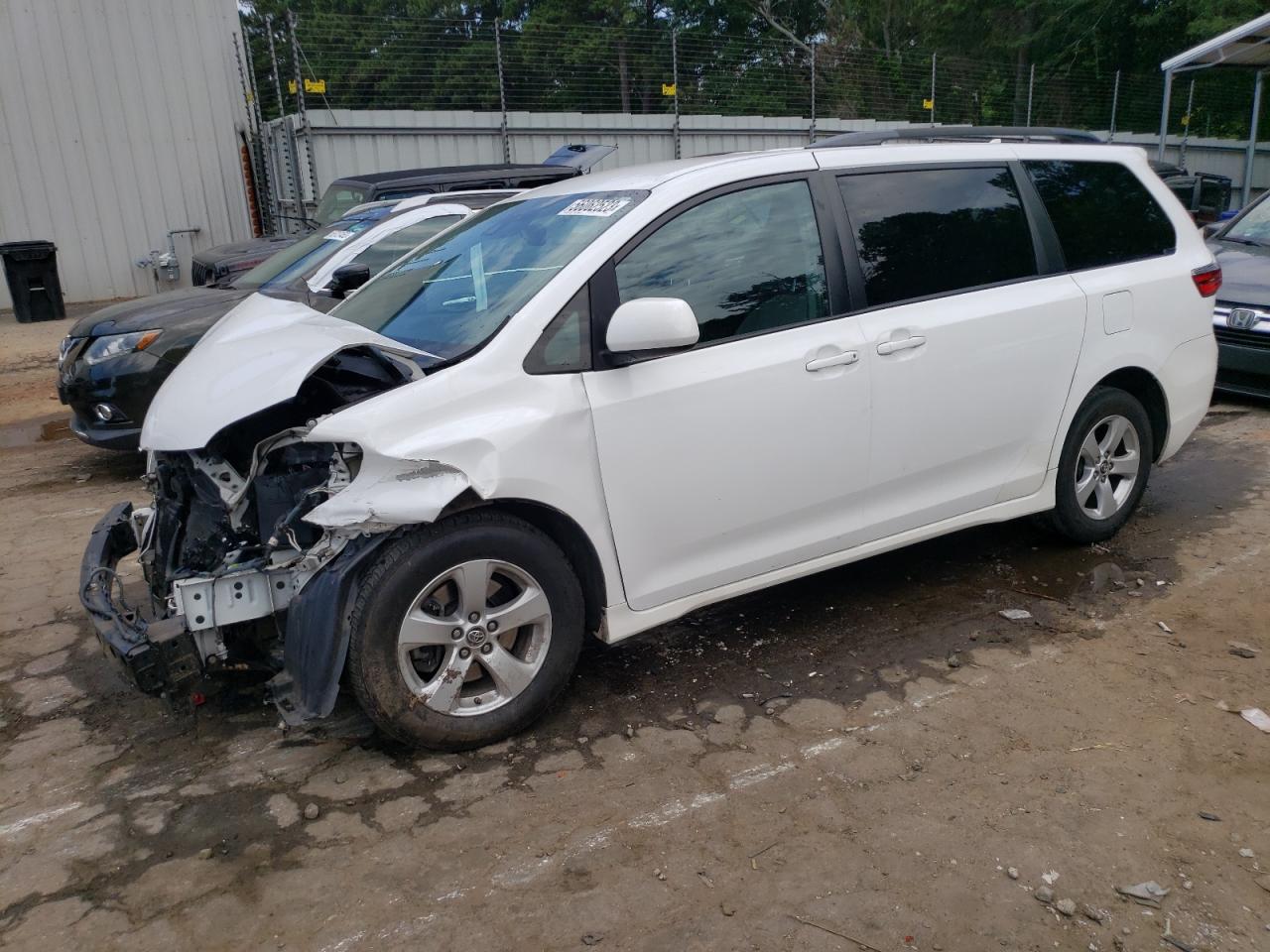 2018 Toyota Sienna Le vin: 5TDKZ3DC3JS905612