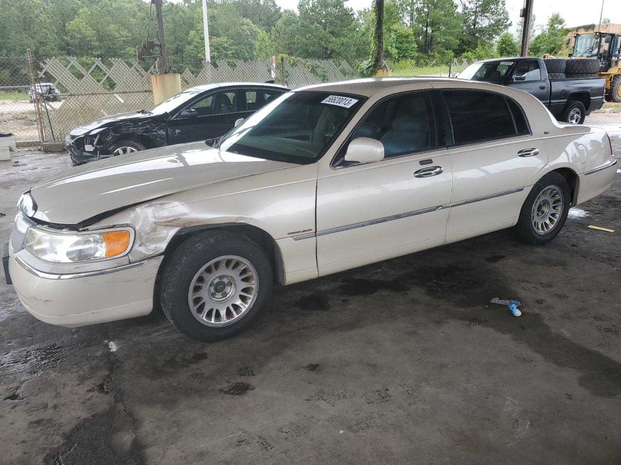 2000 Lincoln Town Car at SC Gaston Copart lot 56620013