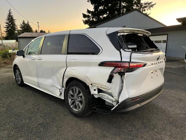 5TDKRKEC2NS118441 Toyota SIENNA LE