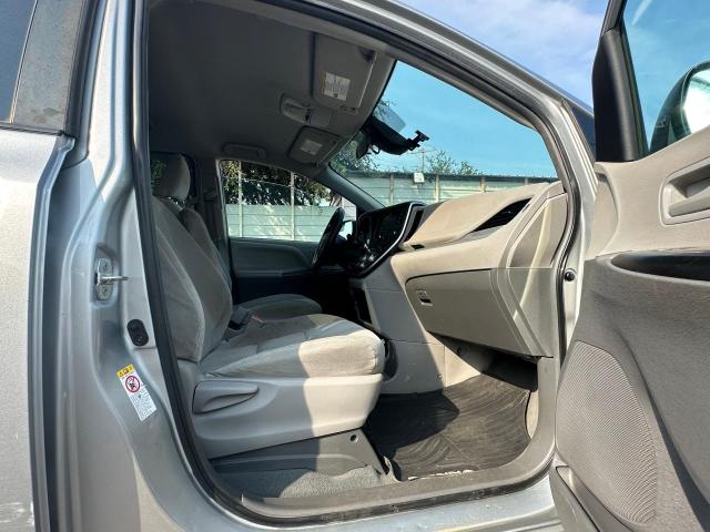 5TDZZ3DC2KS989244 Toyota SIENNA