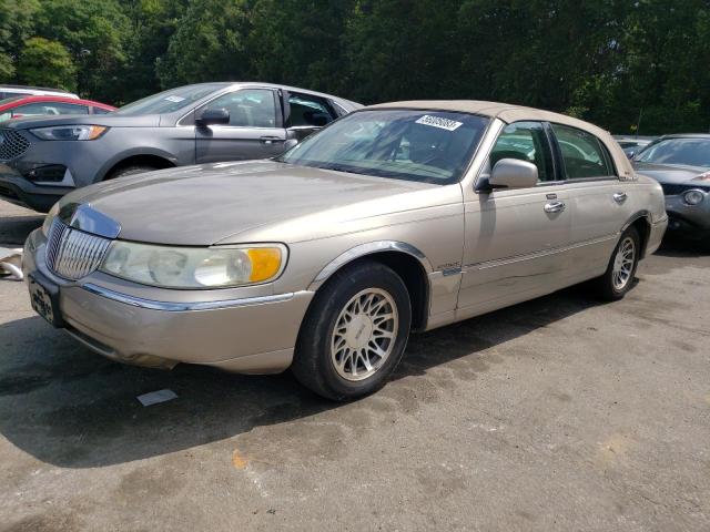 2002 Lincoln Town Car Signature