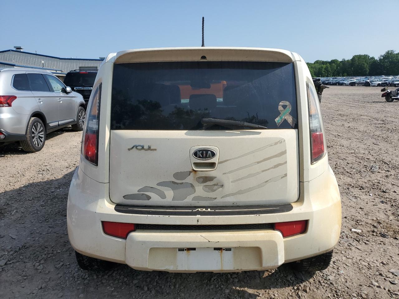 KNDJT2A27B7729842 2011 Kia Soul +