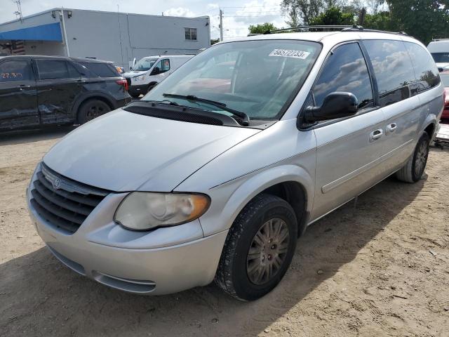 2005 Chrysler Town & Country LX