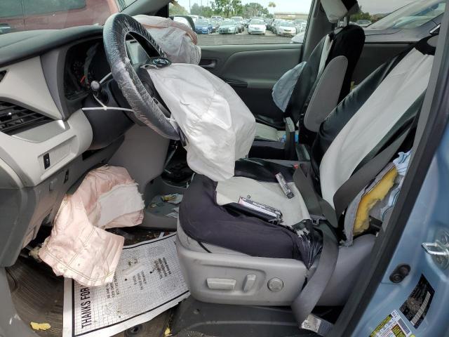 5TDKZ3DC2HS883886 Toyota SIENNA LE
