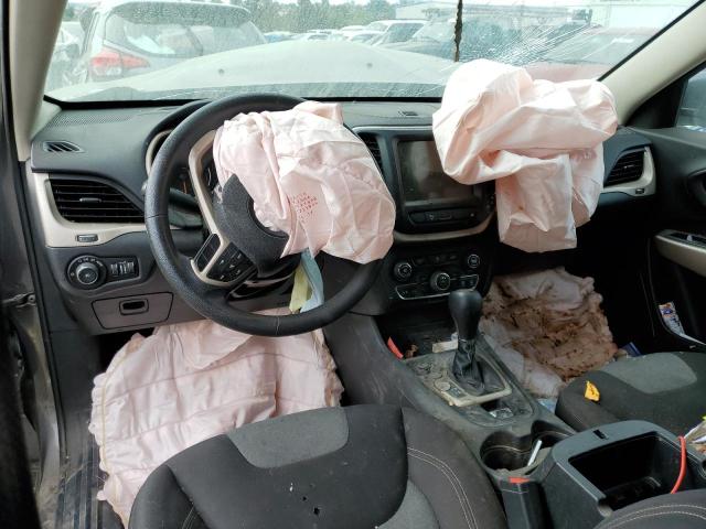 1C4PJLCB4JD587792 Jeep Cherokee Latitude