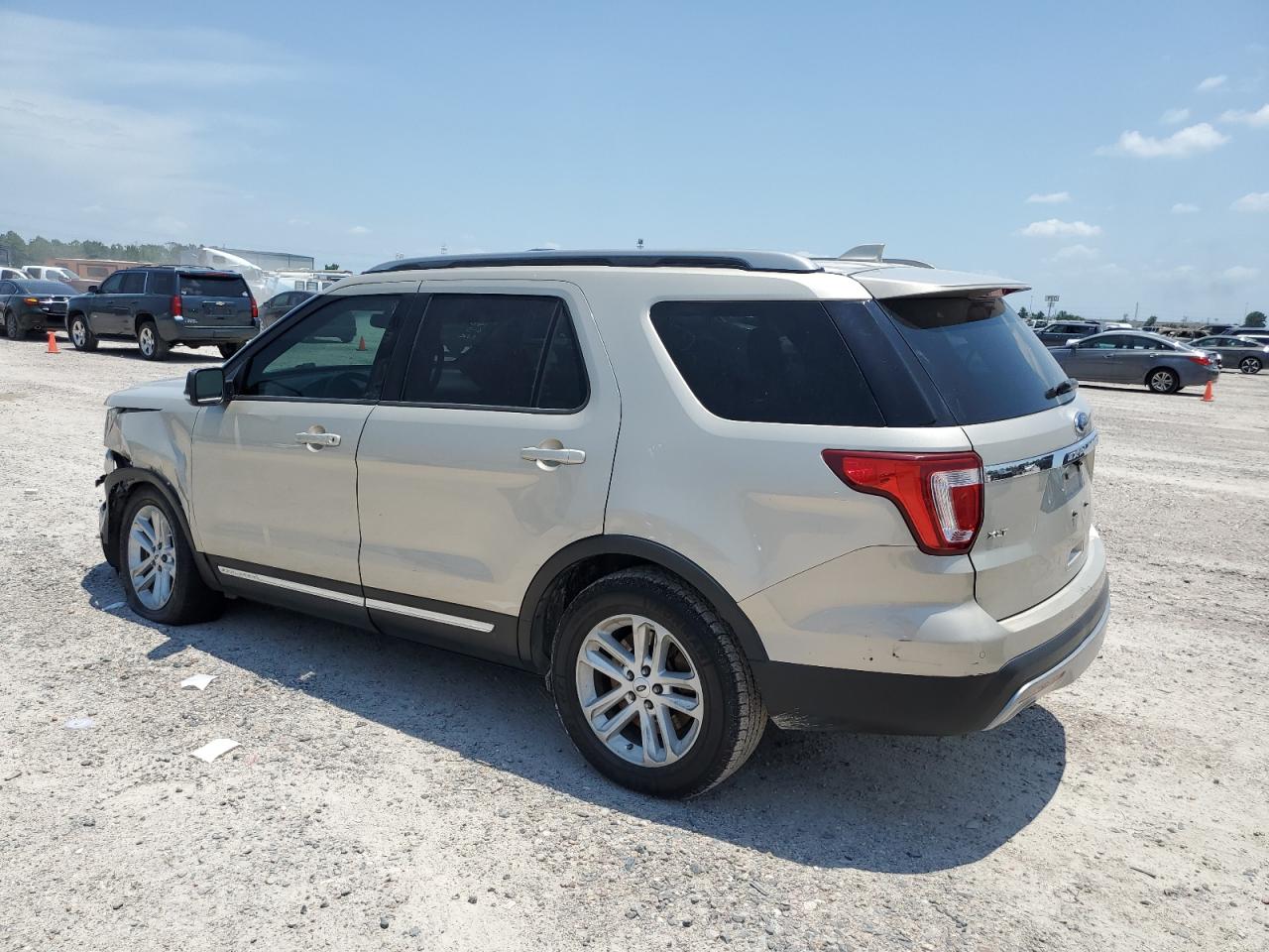 1FM5K7D80HGD86118 2017 Ford Explorer Xlt