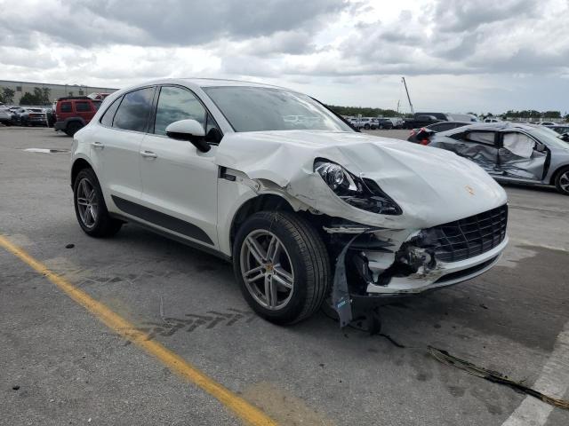 VIN WP1AA2A5XJLB10107 2018 Porsche Macan no.4