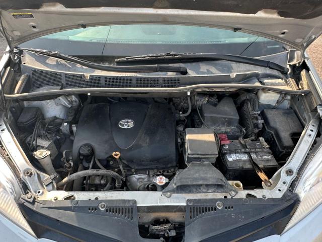 5TDZZ3DC2KS989244 Toyota SIENNA