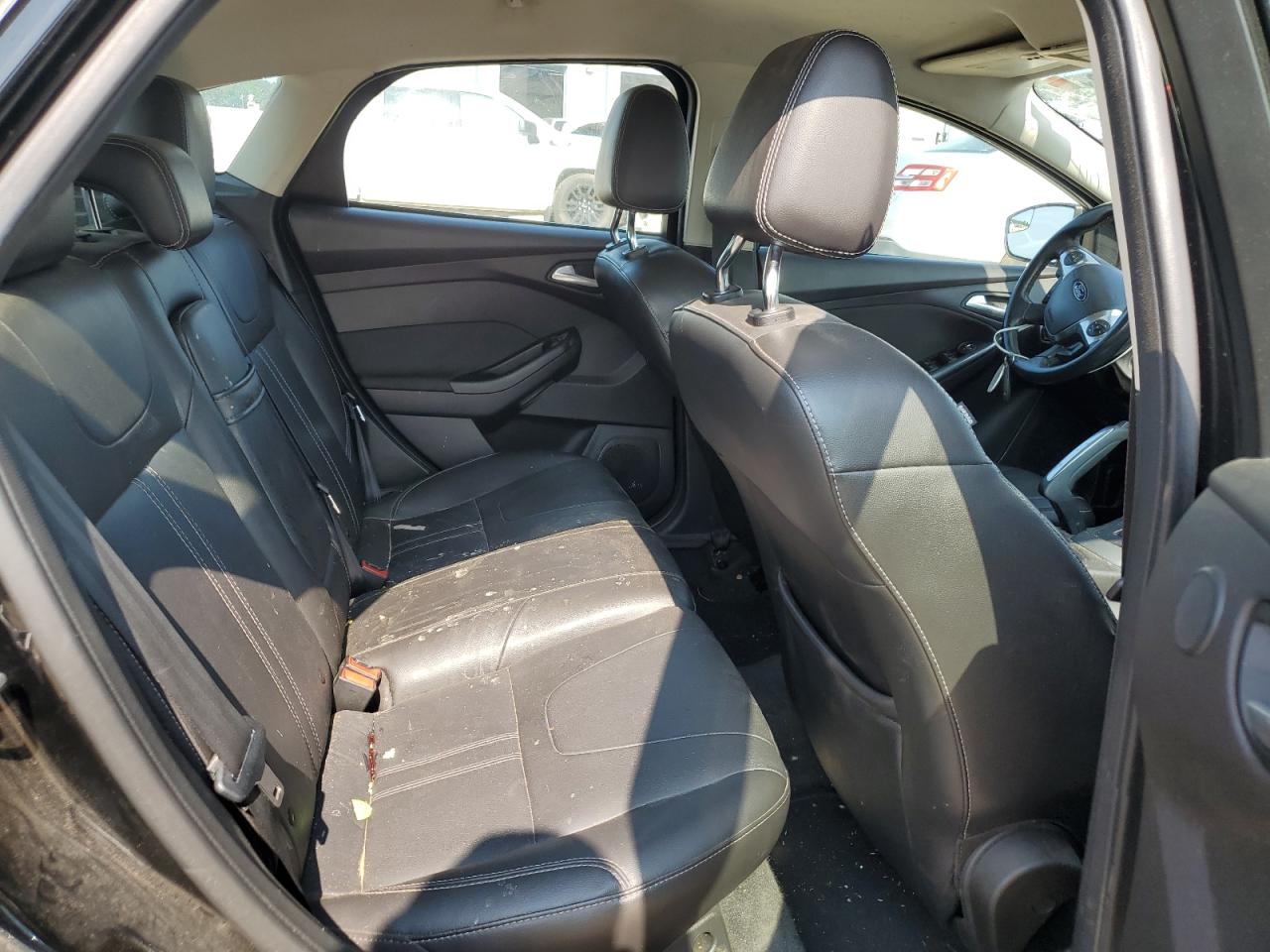 1FAHP3N28CL279846 2012 Ford Focus Titanium