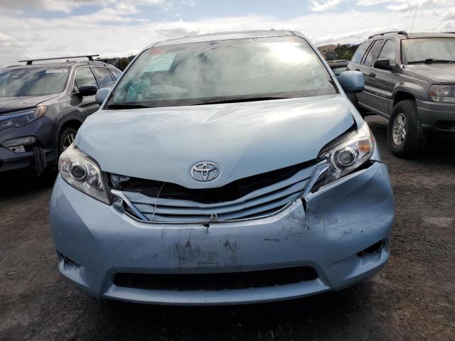 5TDKZ3DC2HS883886 Toyota SIENNA LE