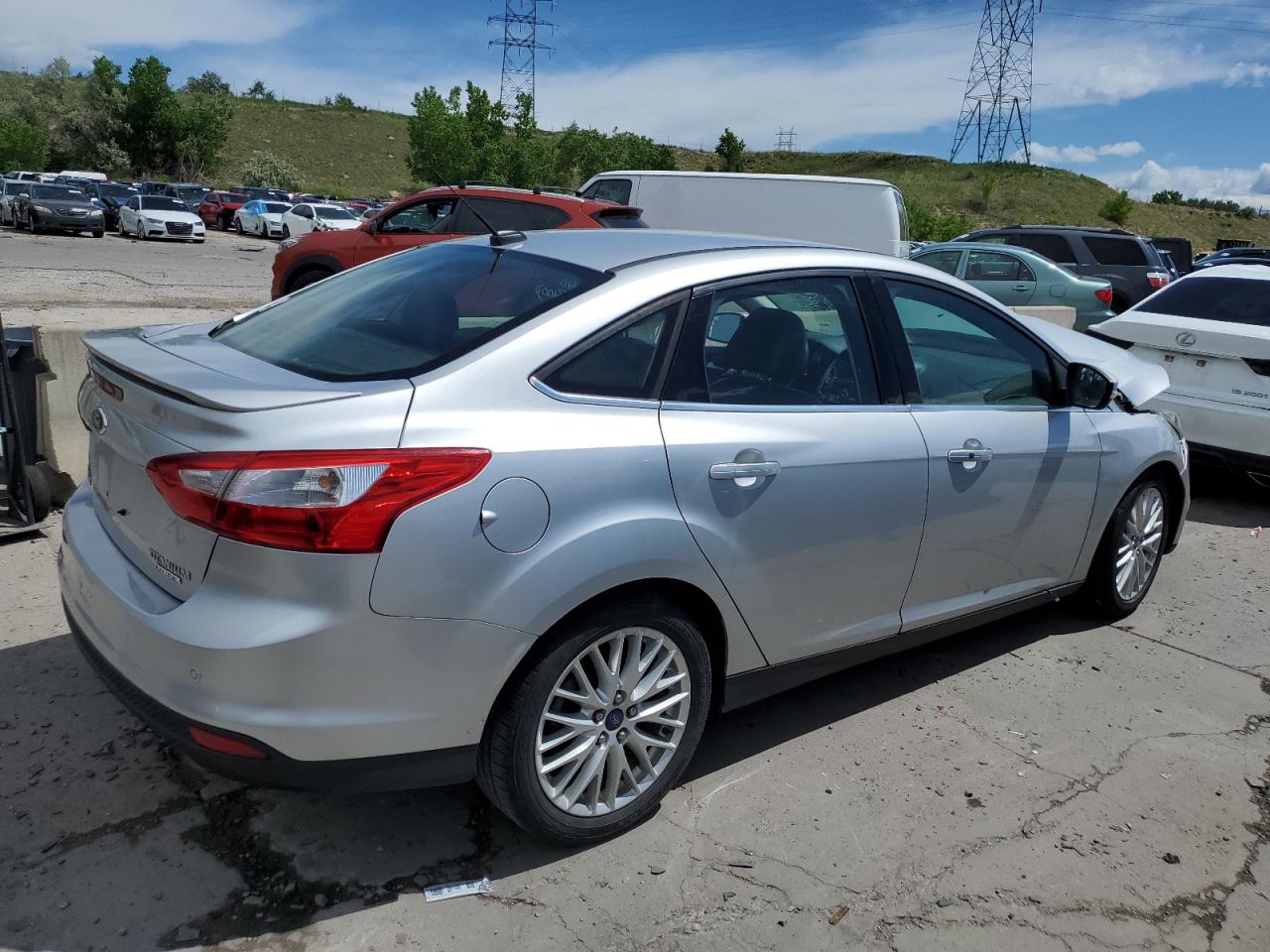 2014 Ford Focus Titanium vin: 1FADP3J25EL319517