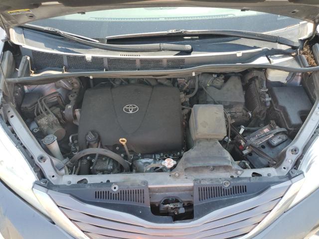 5TDKZ3DC5HS889908 Toyota SIENNA LE