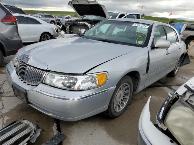 2002 Lincoln Town Car Signature