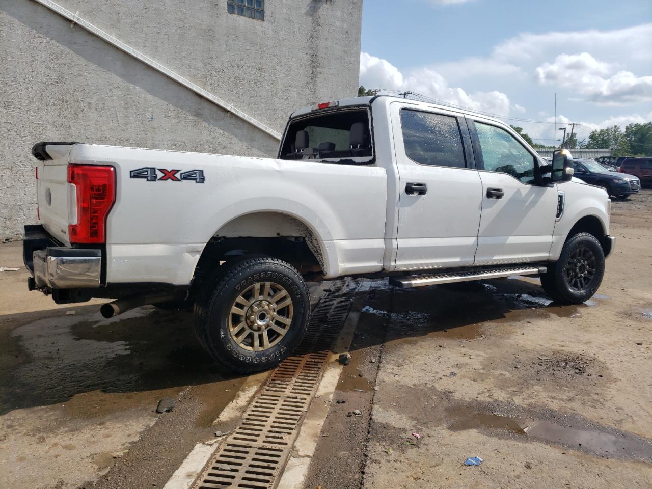 2018 Ford F250 Super Duty vin: 1FT7W2B62JEC43257