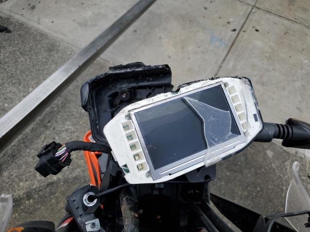 2022 KTM 890 DUKE R VBKTU9405NM829662