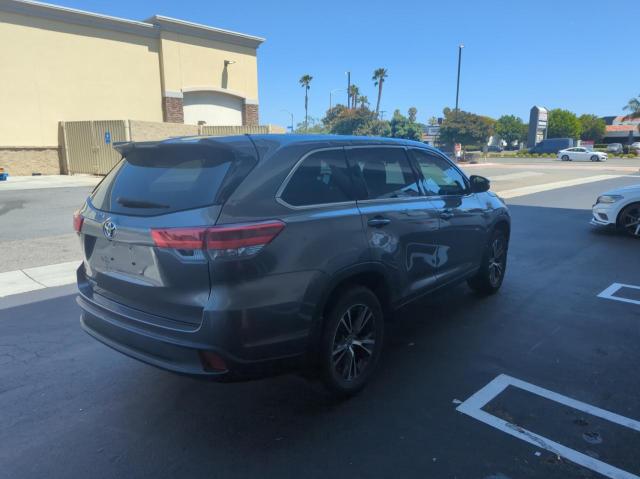 5TDZARFH8JS037947 Toyota Highlander Le