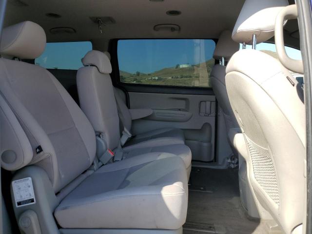 KNDMB5C15J6365768 KIA SEDONA LX