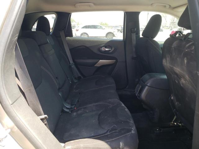 1C4PJLCB6HW586979 Jeep Cherokee Latitude