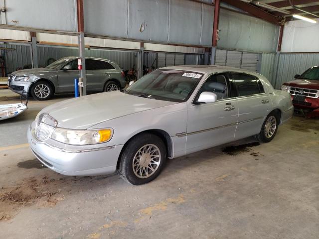 2000 Lincoln Town Car Signature