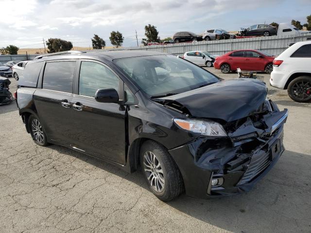 5TDYZ3DC2JS931208 Toyota SIENNA XLE