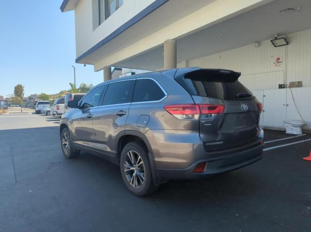5TDZARFH8JS037947 Toyota Highlander Le