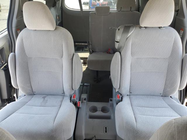 5TDKZ3DC5HS889908 Toyota SIENNA LE