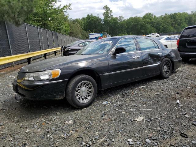 1999 Lincoln Town Car Signature