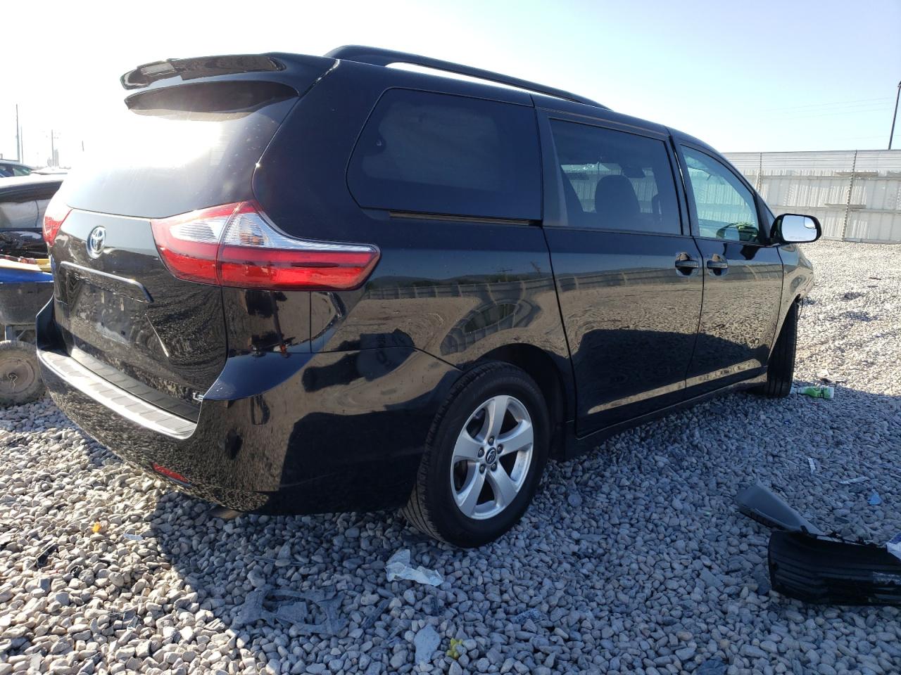 5TDKZ3DC2JS917797 2018 Toyota Sienna Le