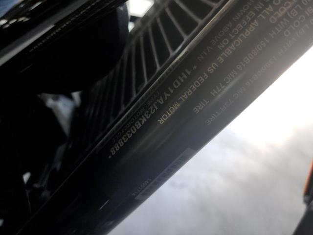 2019 HARLEY-DAVIDSON FLHC 1HD1YAJ23KB033888