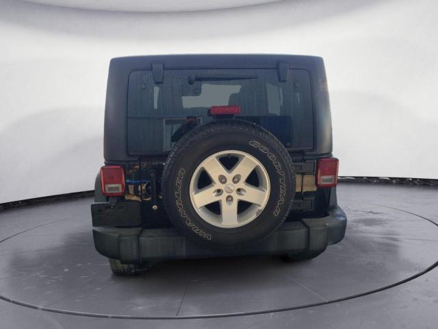 1C4BJWDG4FL555220 Jeep Wrangler Unlimited Sport
