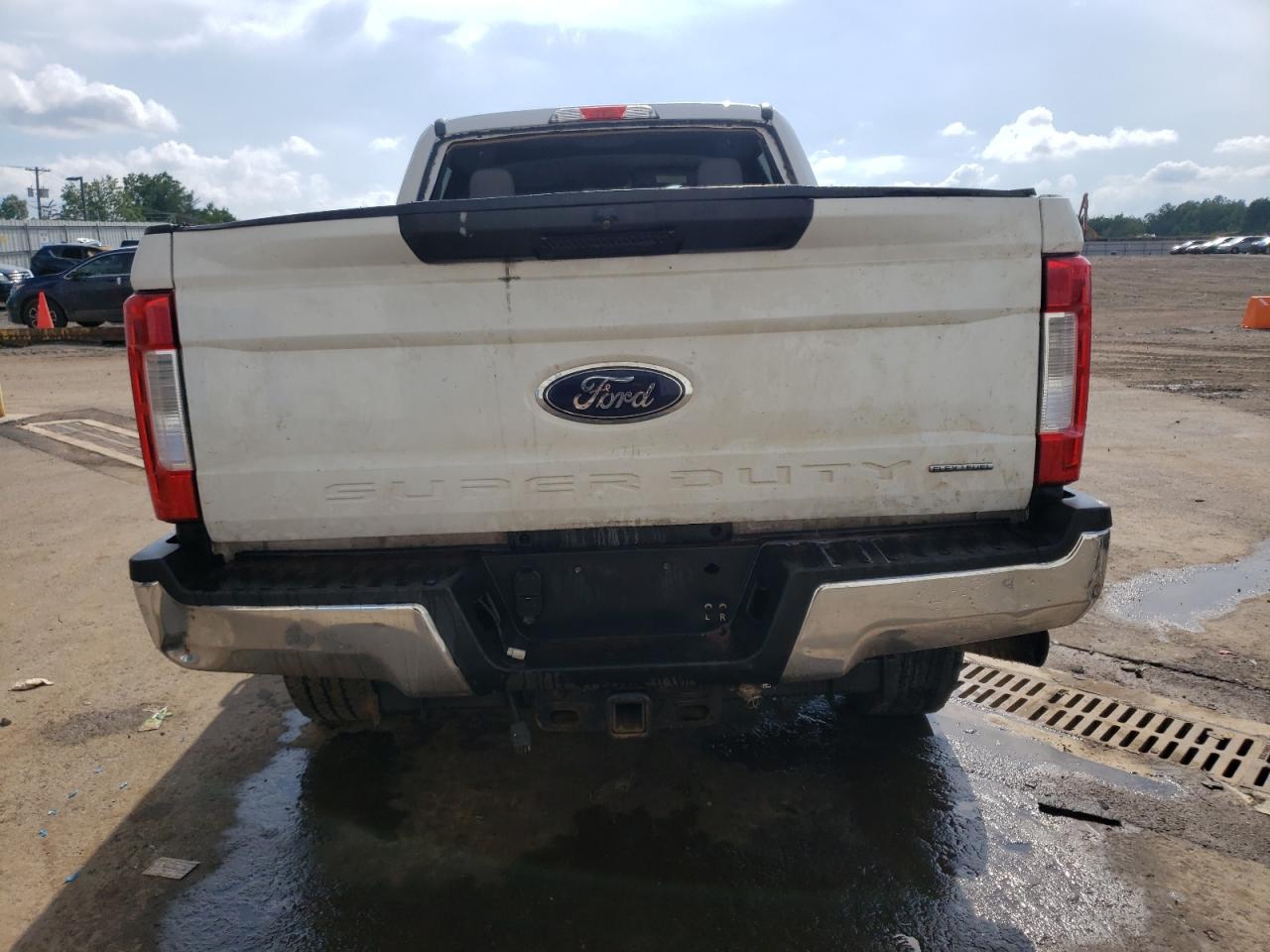 2018 Ford F250 Super Duty vin: 1FT7W2B62JEC43257