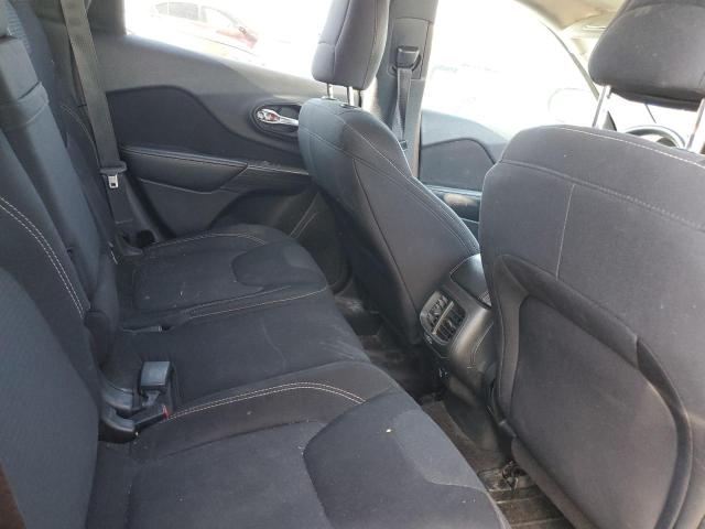 1C4PJLCB2FW579668 Jeep Cherokee Latitude