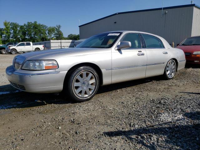 2004 Lincoln Town Car Ultimate