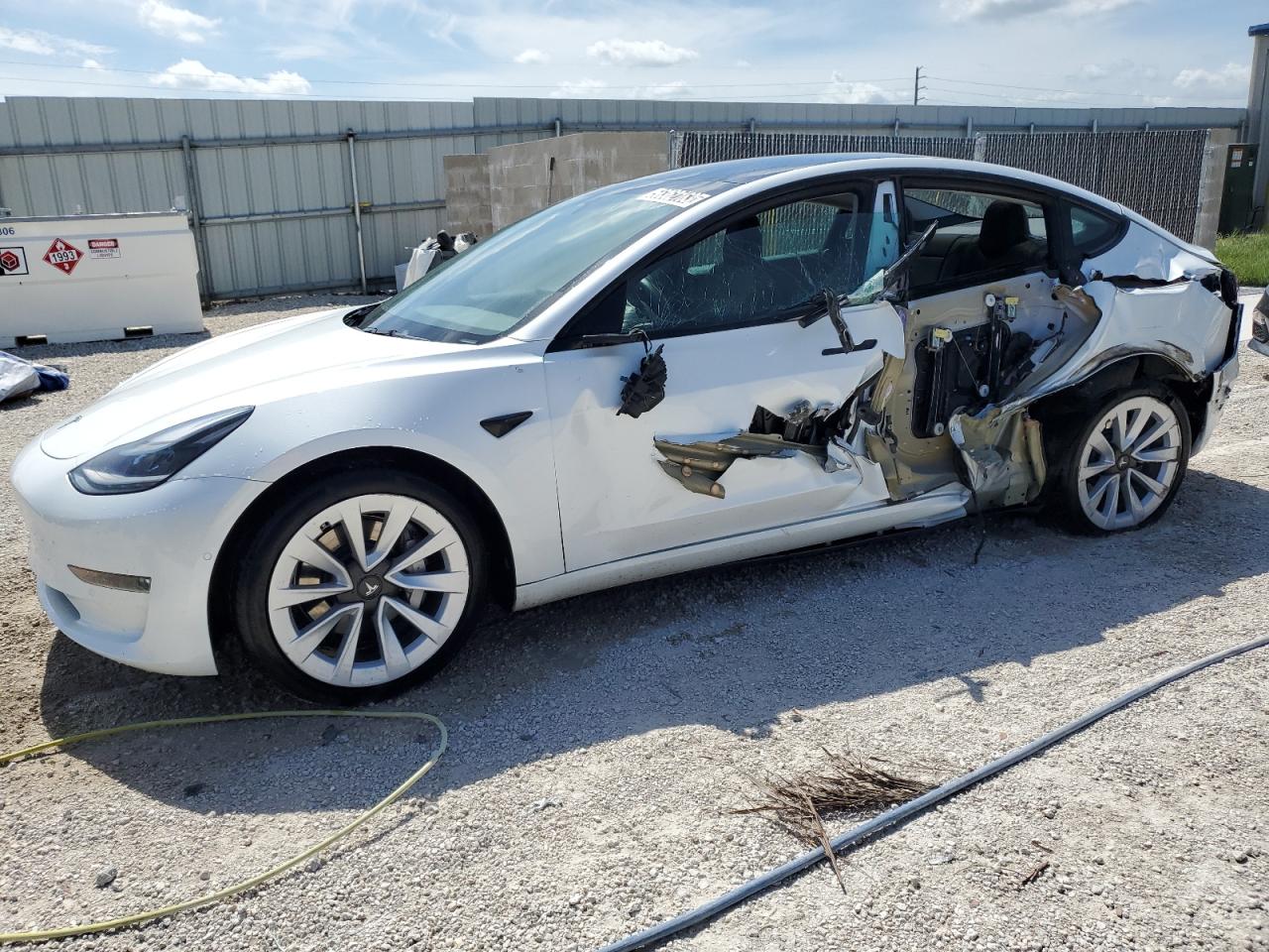 5YJ3E1EB6NF186554 TESLA MODEL 3 AW 2022